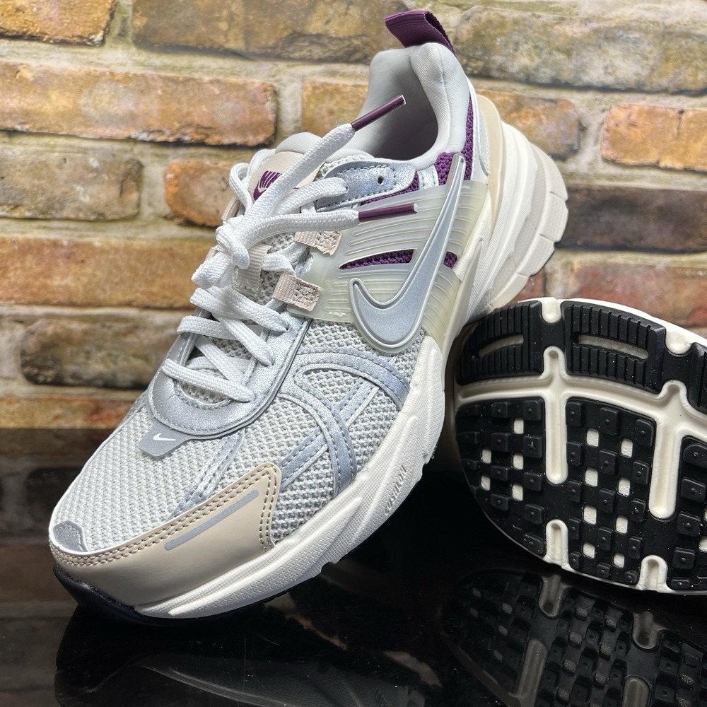 Nike V2K Run Premium Women Size 8 Light Bone Viotech Running shoes Low top